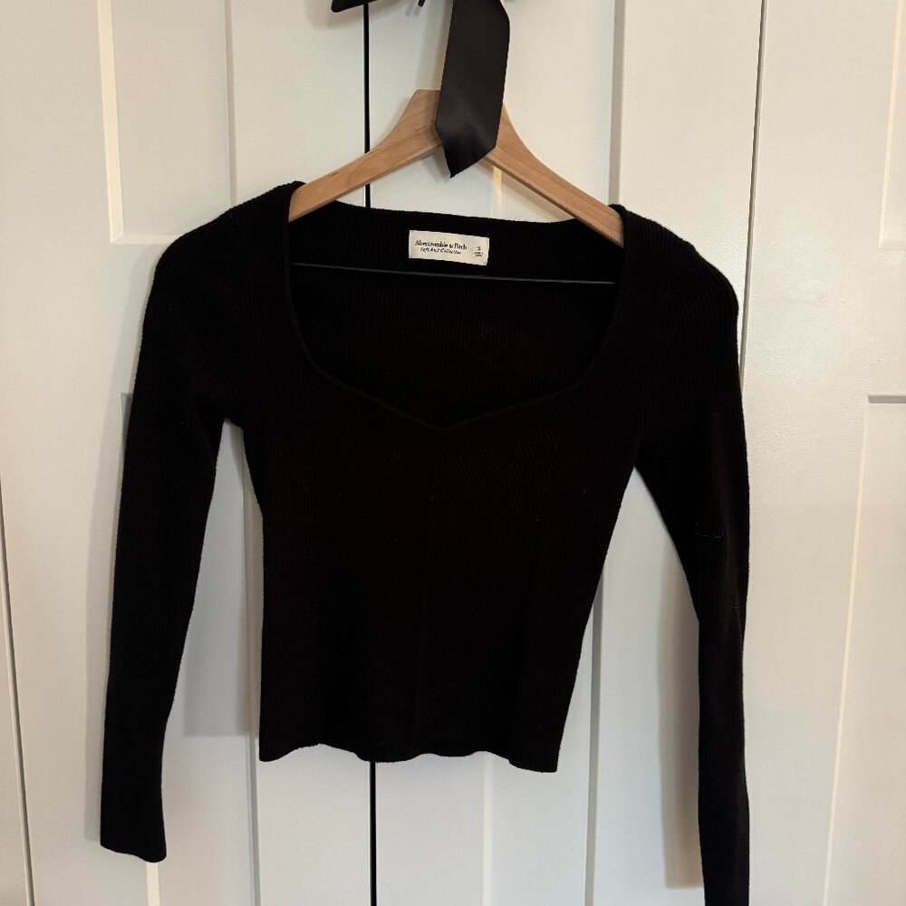 Abercrombie & Fitch Long-Sleeve Sweetheart Sweater Size